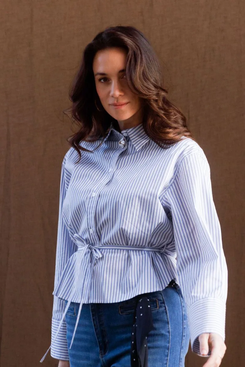 Yest Sona Blouse Morning Blue/Offwhite, damesblouse in Morning Blue en Offwhite